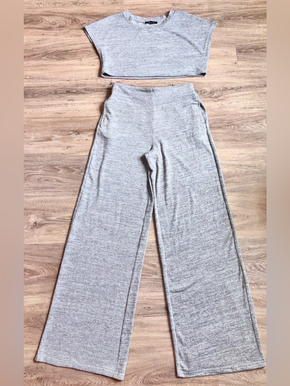 Gray Wide-Leg Knit Pants and Crop Top Set. Size Medium